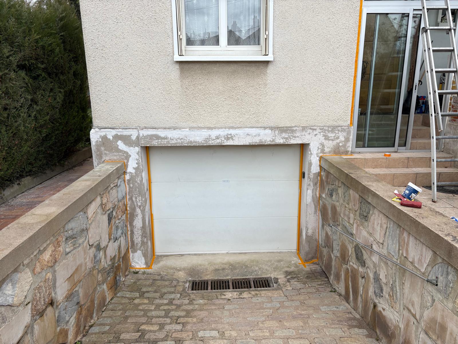 Peinture encadrement portes fenetres garage avant